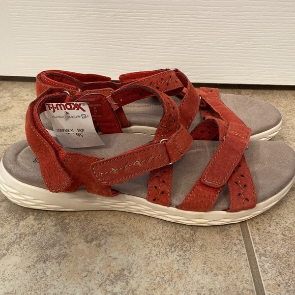 ⭐️NWT Velcro Sandals!!⭐️ - Picture 3 of 11
